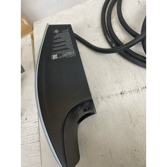 Tesla Wall Connector Gen 3 1457768-01-G 18ft. for parts - Picture 8 of 9